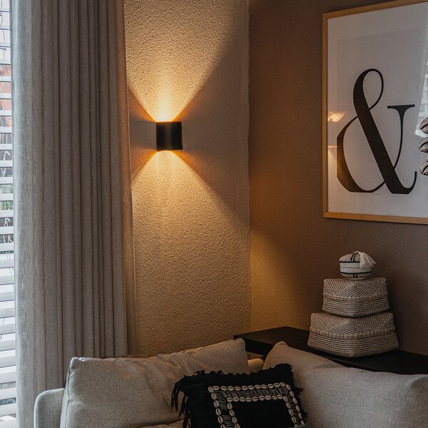 Moderní nástěnná lampa černá s mosazí - Sabbio