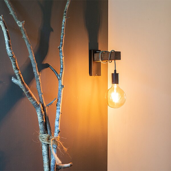 Průmyslová nástěnná lampa černá se dřevem - Gallow