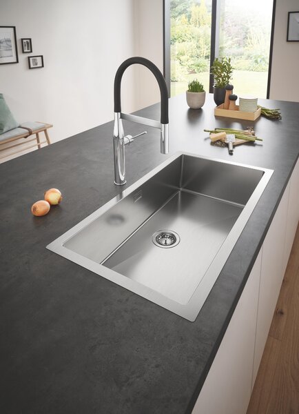Grohe Essence kuchyňská baterie stojící StarLight Chrome 30294000
