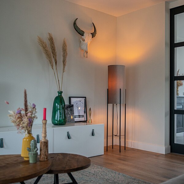Moderní stojací lampa černá s sametovým šedým stínítkem - Rich