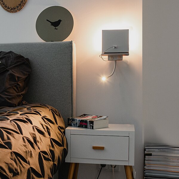 Moderní nástěnná lampa bílá s USB a flexibilním ramenem - Flero