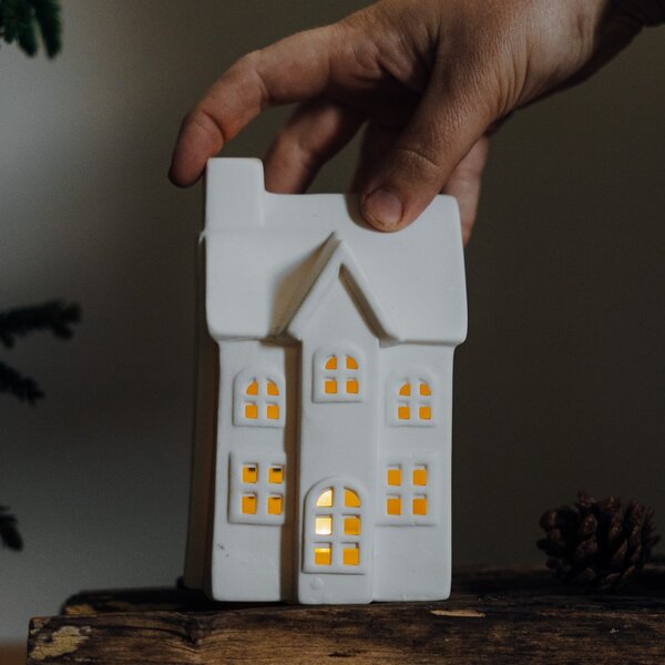 Dům Vánoc Keramický svícen Domek bílý matný 14 cm