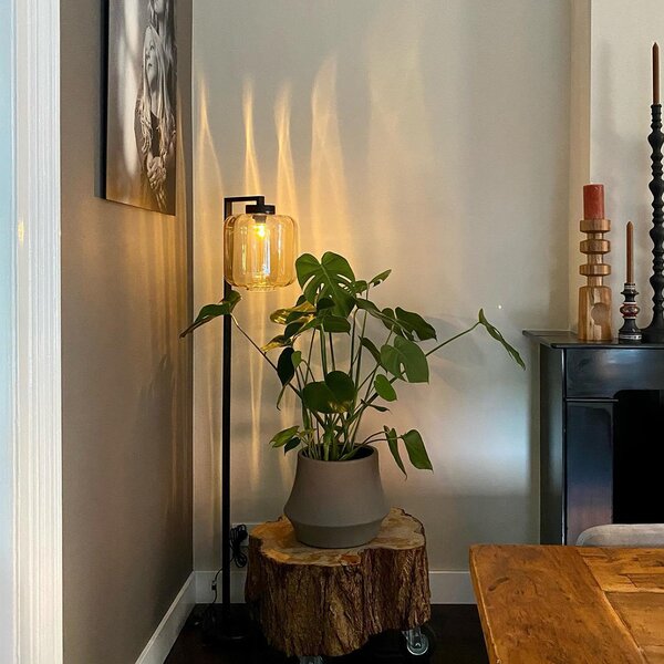 Designová stojací lampa černá s jantárovým sklem - Qara Down