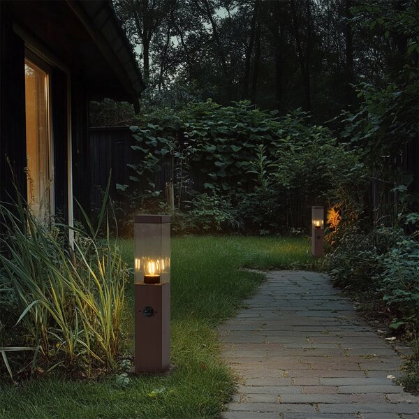 Venkovní lampa rezavě hnědá s čirým sklem 45 cm IP44 se zásuvkou a senzorem pohybu - Malios