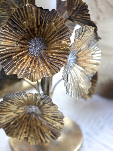 Bronzový antik kovový svícen zdobený květy Flower - Ø 14*20cm - Chic Antique