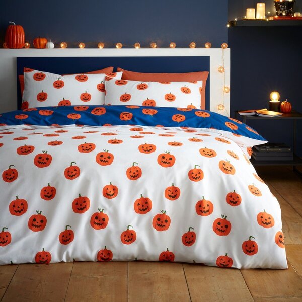 Modré/oranžové povlečení na jednolůžko 135x200 cm Halloween Pumpkins – Catherine Lansfield
