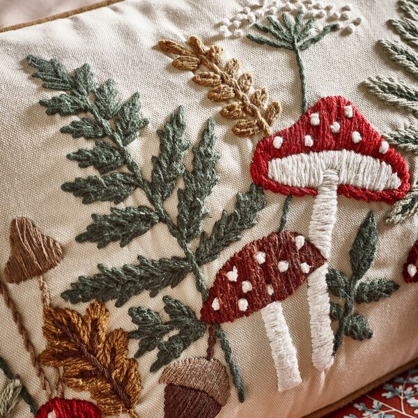 Bavlněný dekorační polštář 30x50 cm Embroidery Woodland – Catherine Lansfield