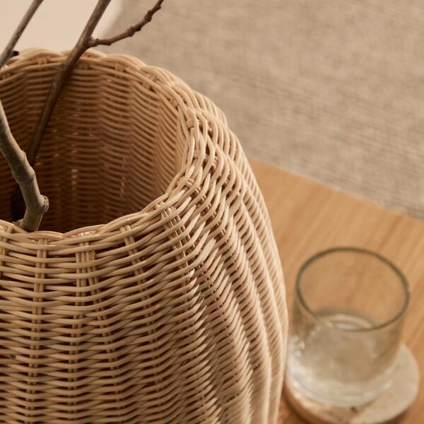 Ratanová váza Kave Home Zilna 40 cm