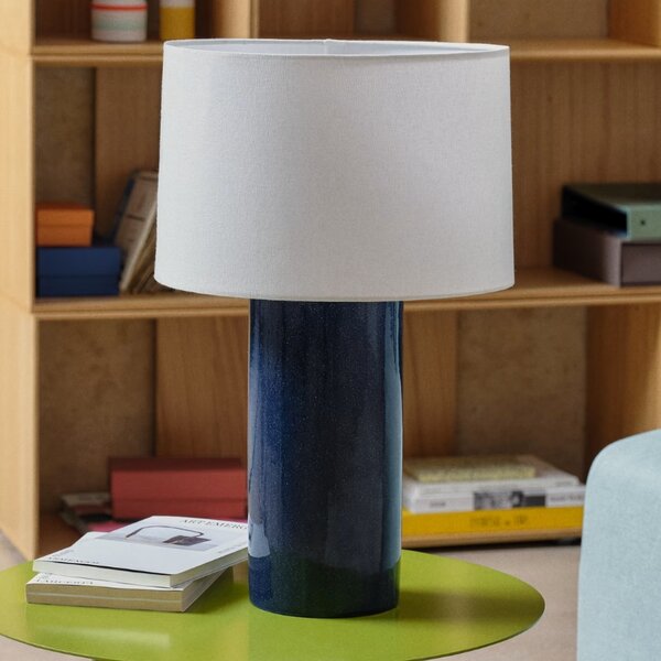 Tmavě modrá keramická stolní lampa Kave Home Toneric