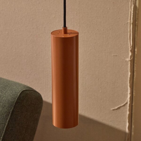 Terakotově červené kovové závěsné LED světlo Kave Home Andia