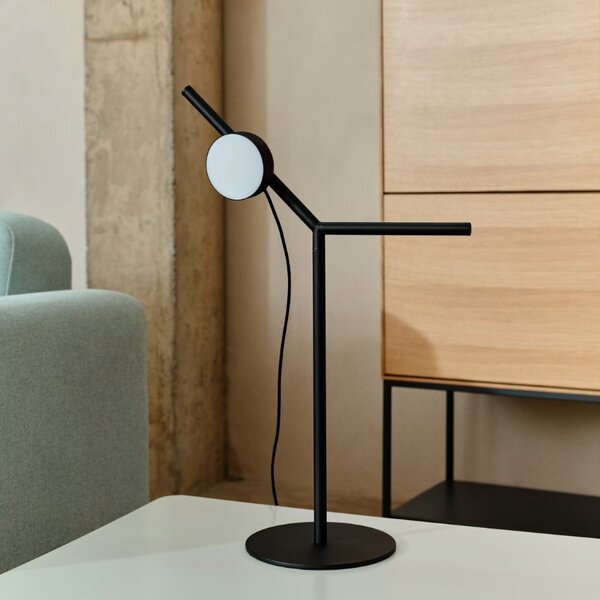 Černá kovová stolní lampa Kave Home Orey