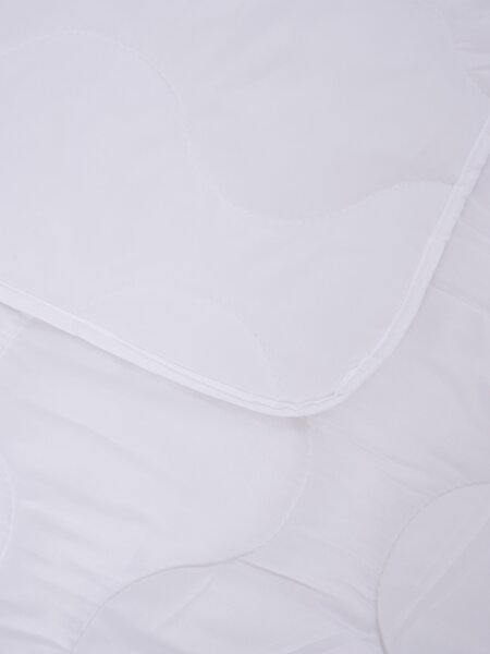 MK Lůžkoviny Souprava prošívané přikrývky a polštáře z dutého vlákna Classic - 140 x 200 cm / 70 x 90 cm