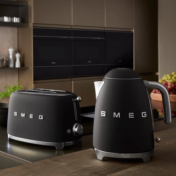 Matně černý topinkovač Retro Style – SMEG