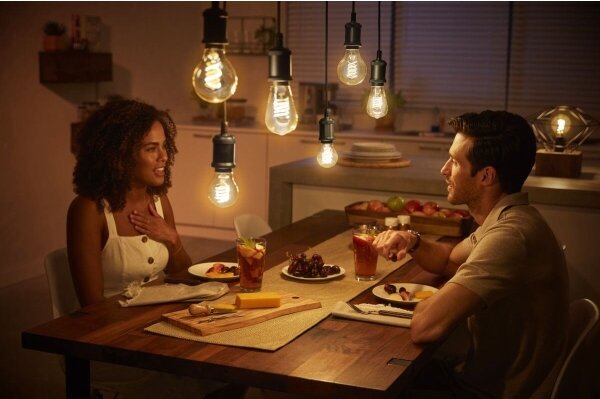 LED Stmívatelná žárovka Philips Hue WHITE FILAMENT G125 E27/7W/230V 2100K