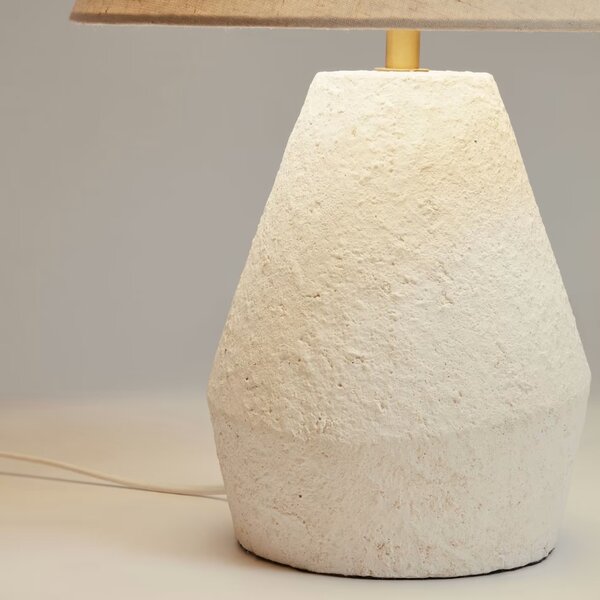 Bílá stolní lampa Kave Home Noara se lněným stínidlem