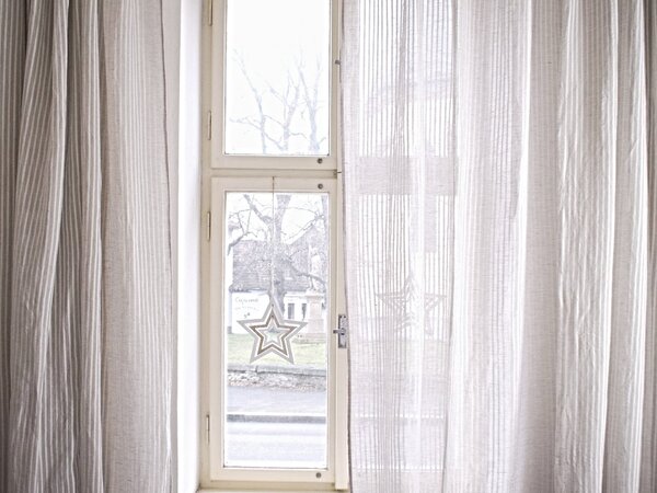 Snový svět Lněná záclona polobělená s pruhy š.250 cm - 50% len Rozměr: 250 x 230 cm
