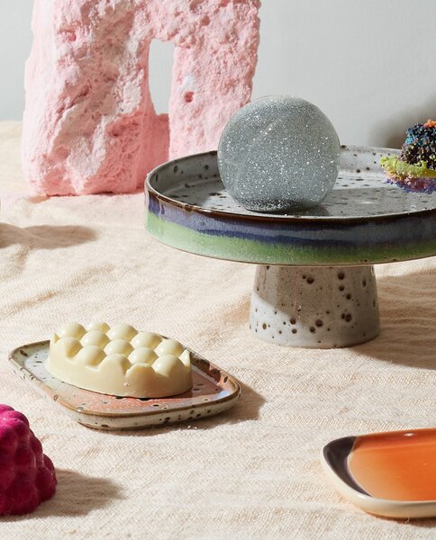 Šedý keramický podnos na noze 70s Comet - Ø 21*10cm - HKLIVING