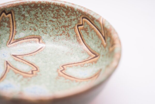 Made in Japan (MIJ) Sushi Set Green with Stylized Flowers 4 ks s hůlkami