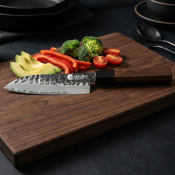 Kuchyňský nůž santoku z japonské oceli SaKuRo Eben 12,7 cm