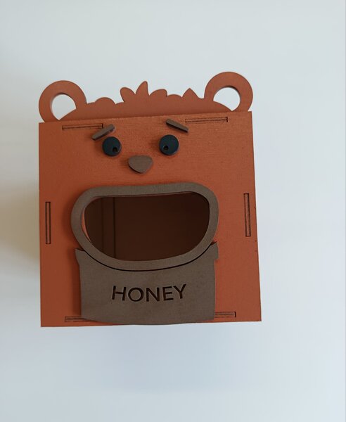 Z rodinné dílny Dřevěný box na kapesníky Medvídek Honey- svítící dekorace do dětského pokoje