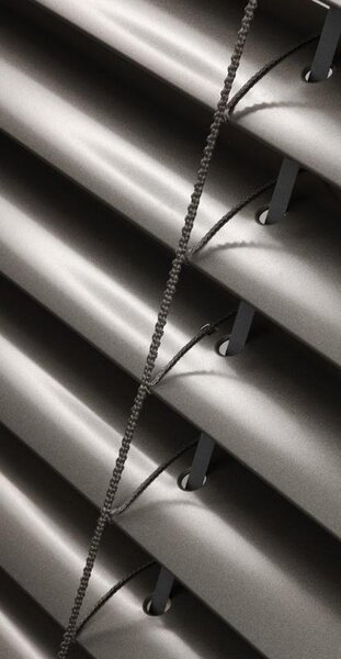 PETROMILA – Venkovní žaluzie C65 na míru | šířka do 50 cm VÝŠKA: 50-60cm, strana ovládání z interiéru: vlevo