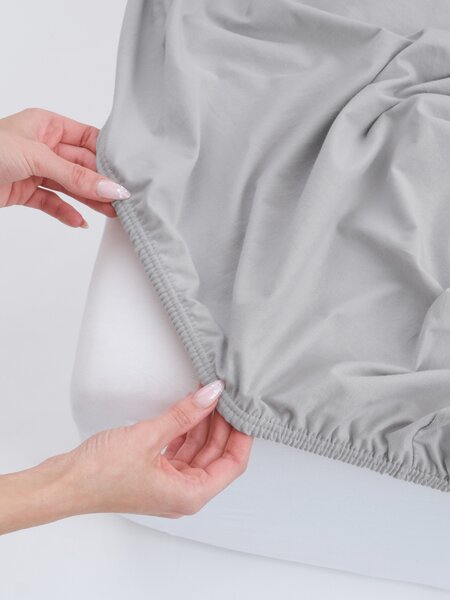 MK Lůžkoviny Jersey prostěradlo do postýlky s elastanem Deluxe 60 × 120 cm – světle šedé