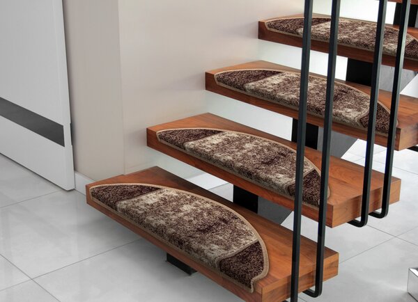Kobercový ráj Kobercový nášlap STARK béžový Rozměr: 67 cm x 24 cm + 3 cm (zahnutí)