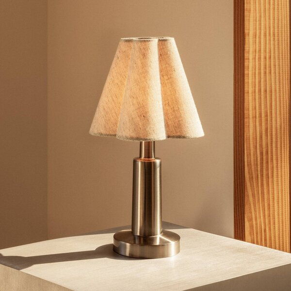 Audo Copenhagen – akumulátorová stolní lampa Admiral, chrom/béžová, 27 cm, textil, stmívatelný, Krémová / jantar, Obývací pokoj / jídelna, Plast, Design