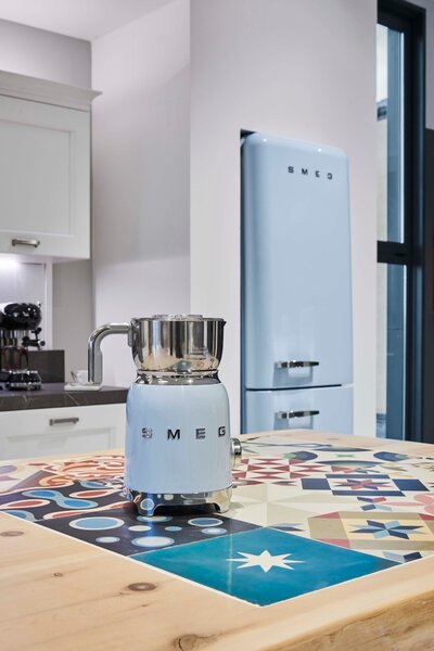 Smeg MFF11CREU Napěňovač mléka 50's Style krémový
