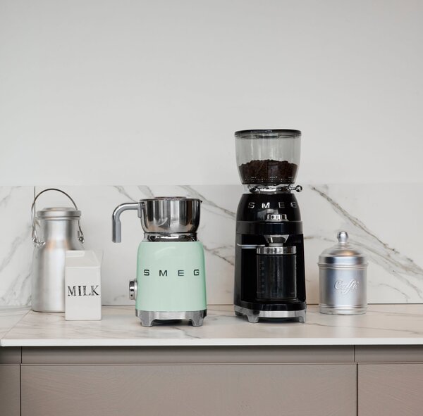 Smeg MFF11CREU Napěňovač mléka 50's Style krémový