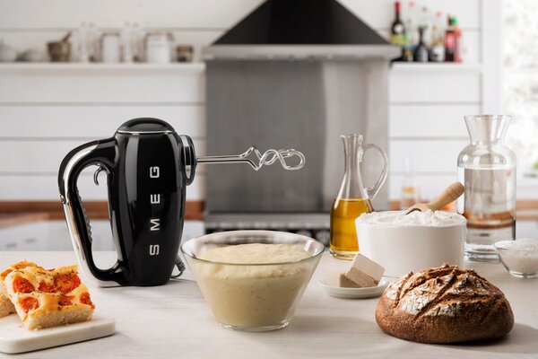 Smeg HMF01CREU Ruční mixér 50's Style krémový