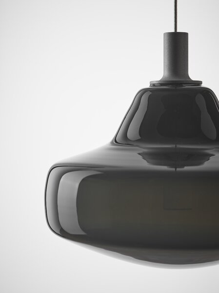Závěsné designové svítidlo Brokis Starcloud Atria, PC1343 Barva skla: Opalín, Povrchová úprava baldachýnu: Kov - černý matovaný komaxit se strukturou, Dekor skla: Bez dekoru