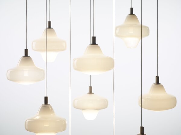 Závěsné designové svítidlo Brokis Starcloud Lyra, PC1345 Barva skla: Opalín, Povrchová úprava baldachýnu: Kov - černý matovaný komaxit se strukturou, Dekor skla: Bez dekoru