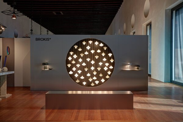 Designová LED stolní lampa Brokis Spectra mini PC1371 Povrch Montury: Stříbrný elox, Barva skla: Šedá kouřová - transparentní sklo, Tělo stmívače: Stříbrný elox