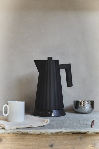 Alessi MDL21 B Rychlovarná konvice s regulací teploty Plissé 1,7 l černá