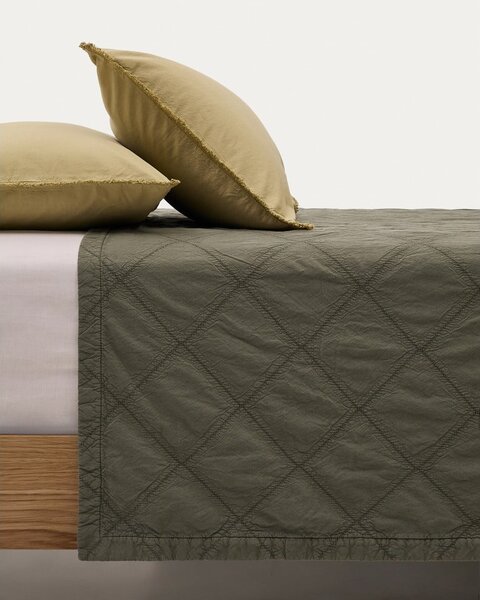 Zelený bavlněný prošívaný přehoz 240x260 cm Serla – Kave Home