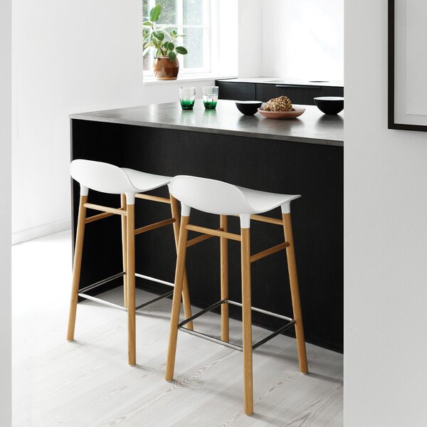 Normann Copenhagen designové barové židle Form Barstool Wood (65 cm)