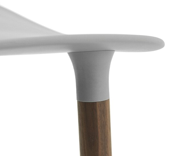 Normann Copenhagen designové barové židle Form Barstool Wood (65 cm)