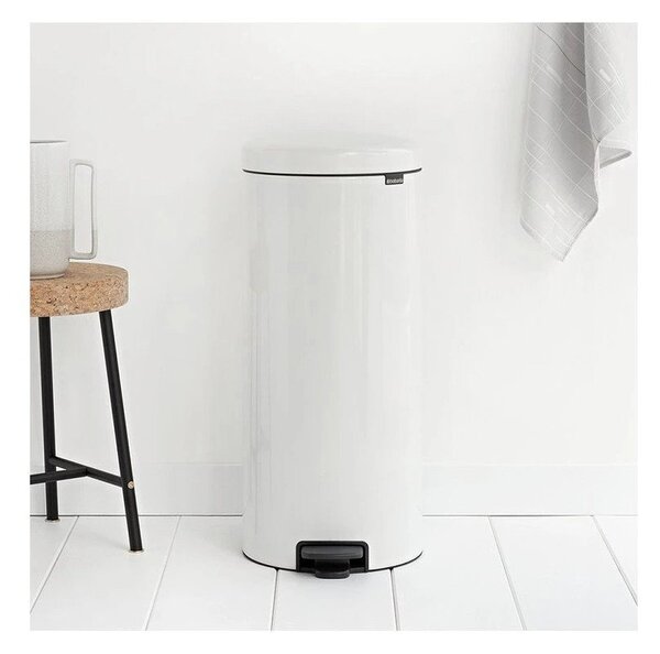 Bílý nášlapný ocelový odpadkový koš 30 l NewIcon – Brabantia