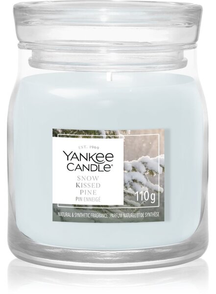 Yankee Candle Snow Kissed Pine vonná svíčka Signature 110 g