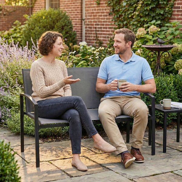 Outsunny 2místná zahradní lavička s prodyšnou síťovinou — ergonomická, nosnost 220 kg, 112 × 66 × 80 cm, šedá | Aosom