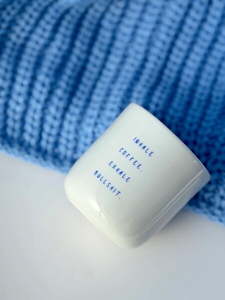 Goldscherben Porcelánový hrnek Inhale Coffee & Exhale Bullshit GSN102