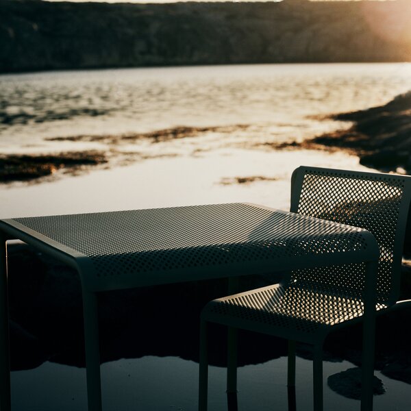 Ferm Living designové zahradní jídelní stoly Dapple Dining Table (80 x 80 cm)