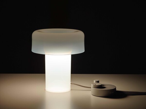 Designová LED stolní lampa Brokis Spectra PC1372 Povrch Montury: Stříbrný elox, Barva skla: Šedá kouřová - transparentní sklo, Tělo stmívače: Stříbrný elox