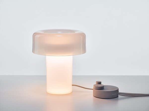 Designová LED stolní lampa Brokis Spectra PC1372 Povrch Montury: Stříbrný elox, Barva skla: Šedá kouřová - transparentní sklo, Tělo stmívače: Stříbrný elox