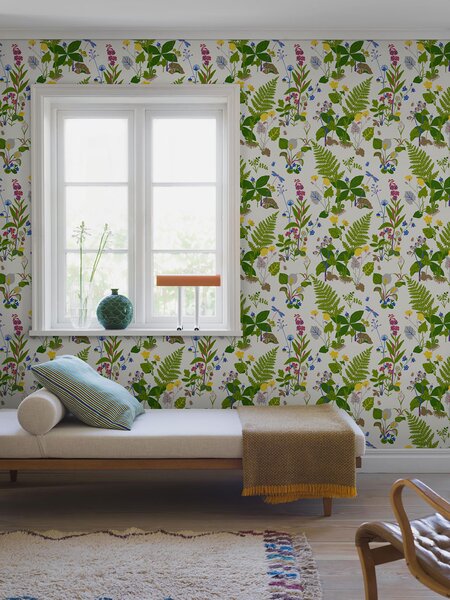 Vliesová tapeta na zeď, zelená, červená, luční květiny, kapradiny, 1788, Scandinavian Designers, Borastapeter