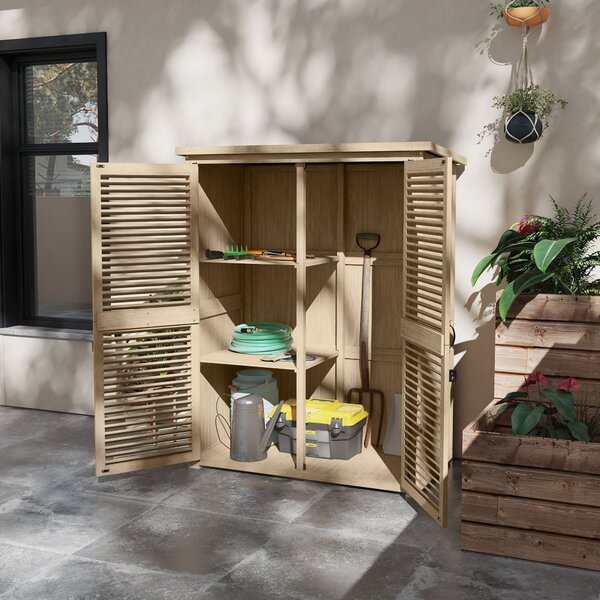Outsunny Dřevěná Kůlna 0.83 m² 127x65x168 cm Exteriérový Dřevěný Kroužek se 2 Závěsnými Dveřmi, 2 Policemi, 2 Rukojeťmi a Voděodolnou Stříškou pro Zah