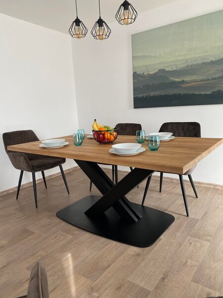 Jídelní stůl z dubového masivu Šik v industriálním designu Velikost Desky: 1500x900 (mm)