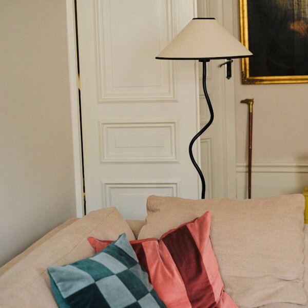 Jotex Černá kovová stojací lampa JULIET 148 cm