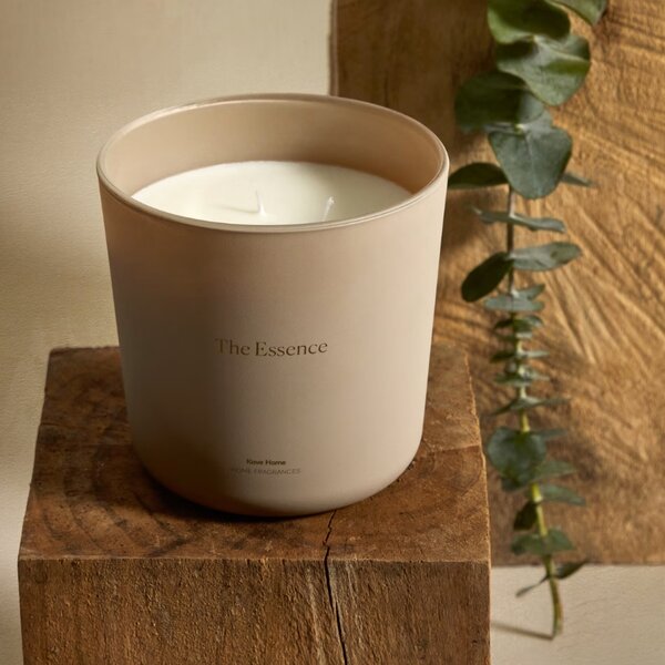 Vonná svíčka Kave Home The Essence 500 g